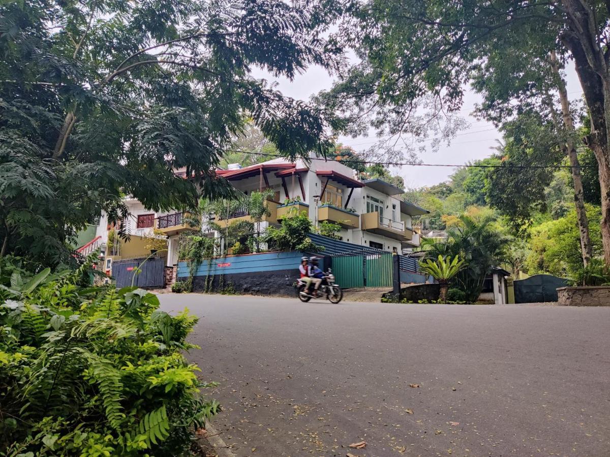 Y&Y Residence Kandy Eksteriør billede