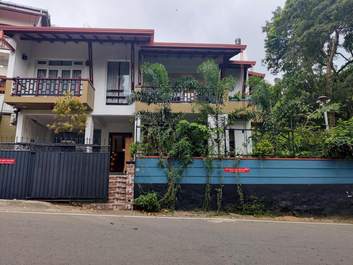 Y&Y Residence Kandy Eksteriør billede